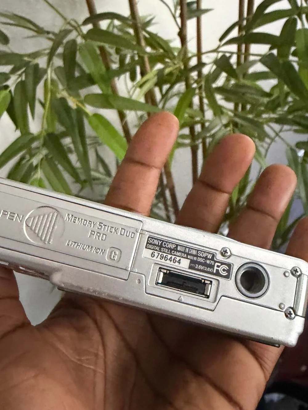 Sony Cyber-shot DSC-W70 7.2MP Digital Camera Silver No Battery Charger / SD Card
